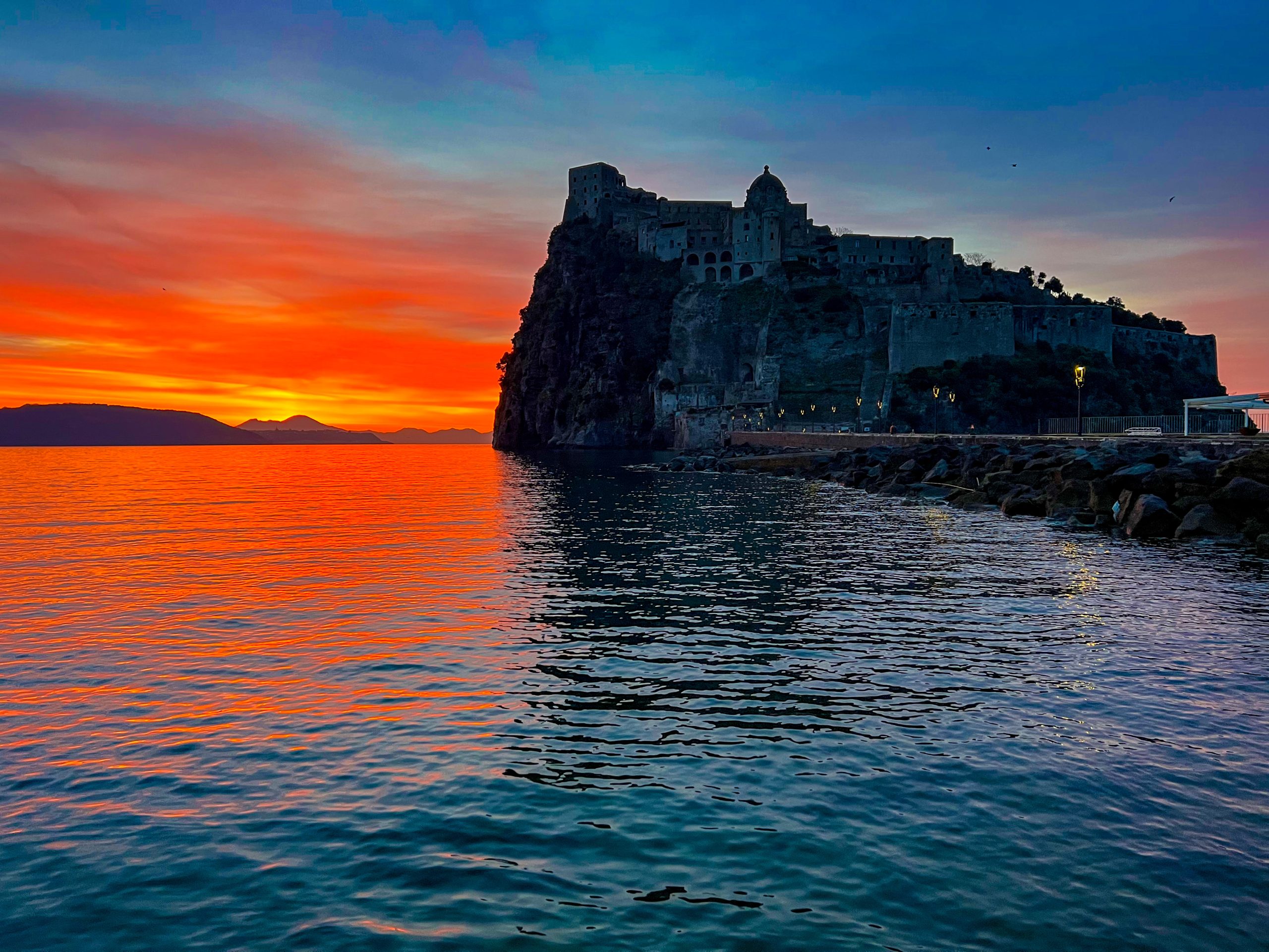 Castello Aragonese Ischia al tramonto
