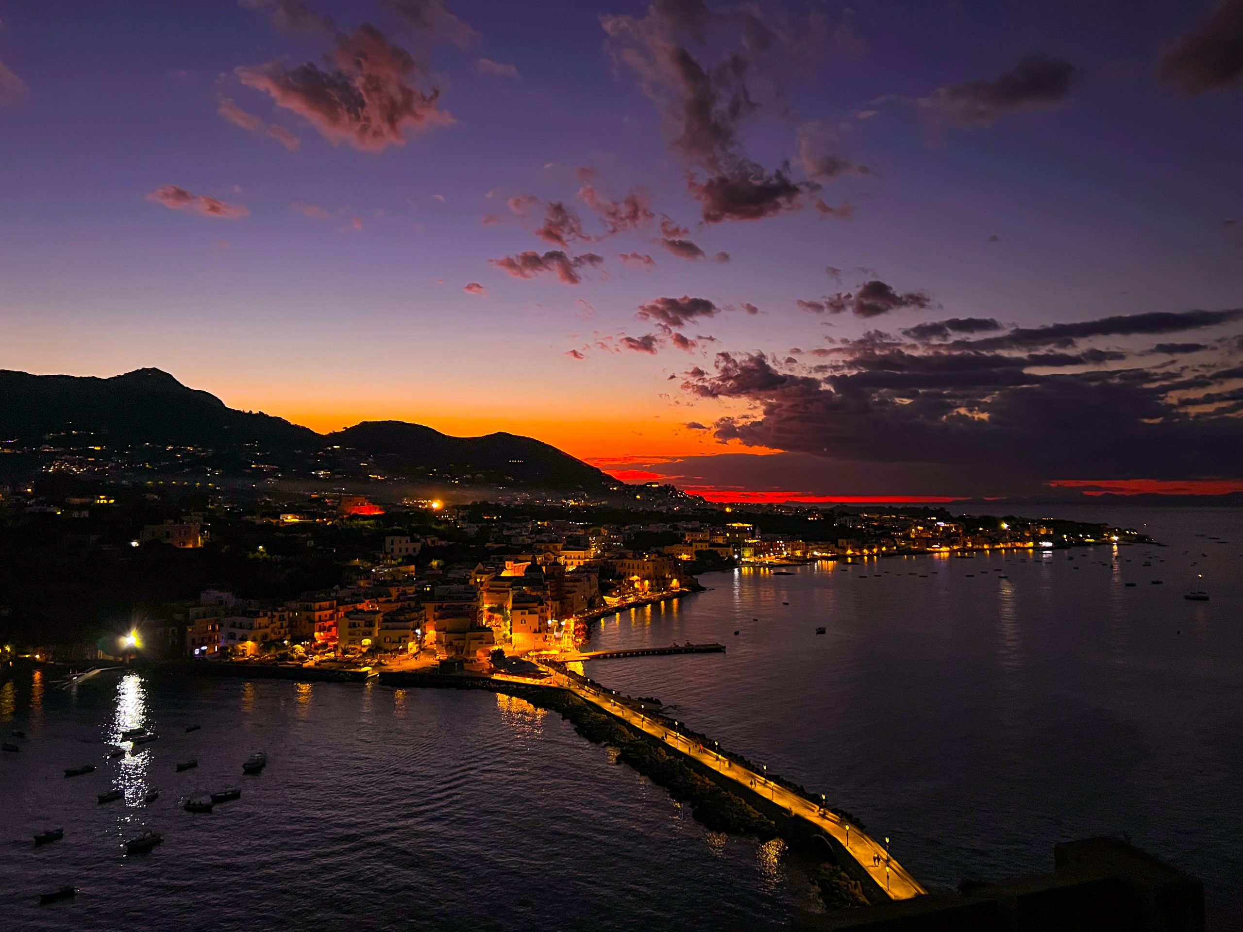 Ischia Ponte al tramonto