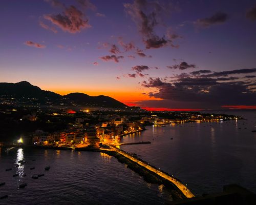Ischia Ponte al tramonto